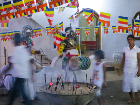 Tissamaharama - Poya viering