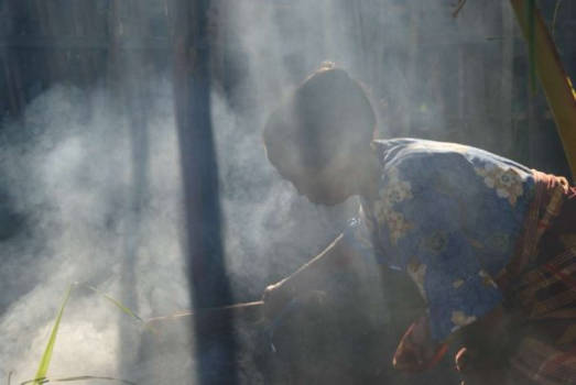 Indonesië - Vuur aanwakkeren