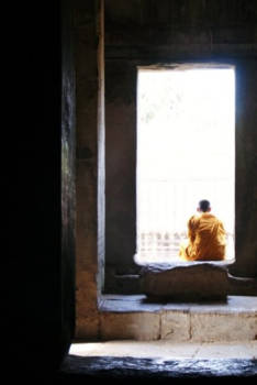 Angkor Wat - Een monnik in Angkor Wat