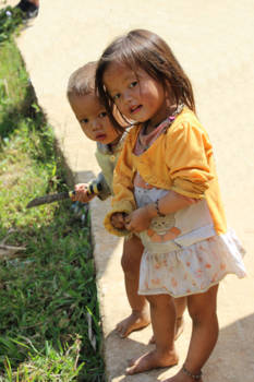 Sapa - Young kids with a machete