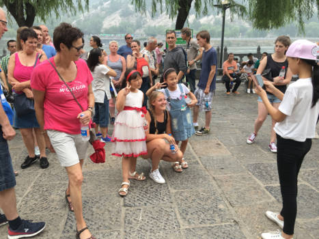 China - Attractie voor de lokale bevolking, Longmengrotten