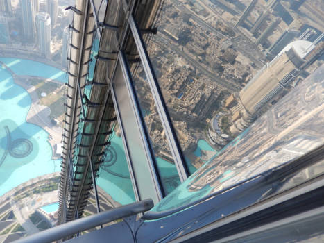 Dubai - looking down 452 m