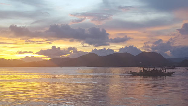 Filipijnen - Filipijnse vissers tijdens zonsondergang op Coron-island