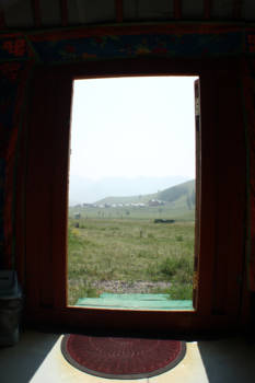 Mongolië - Uitzicht naar buiten vanuit een gertent