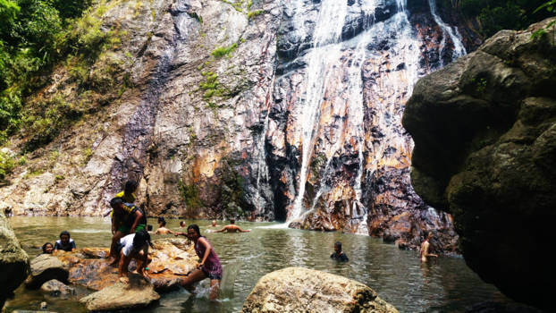 Koh Samui - Spelen bij de Na Mueang waterval op Koh Samui