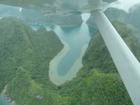 Halong Bay - Halong Bay vanuit een watervliegtuig