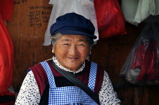 China - Marktkoopvrouw in Lijiang