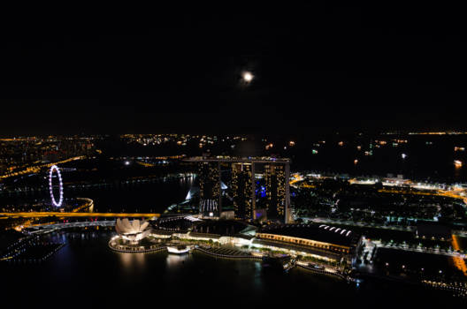 Marina Bay - Full moon at the Marina Bay Sands.