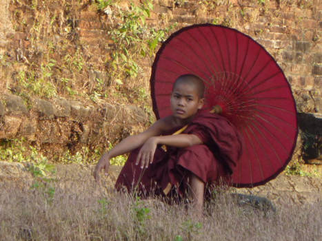 Myanmar - Mrauk U: jonge monnik