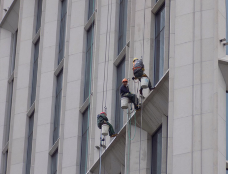 China - Glazenwassers in Shanghai