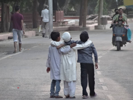 Agra - Brotherhood outside the gates of Taj Mahal