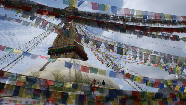 Kathmandu - Beklimmen van de Bodnath stupa in Nepal