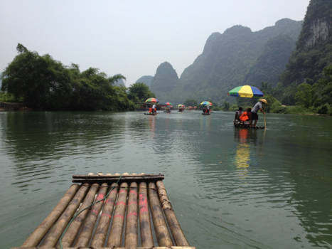 Singapore - Op een bamboevlot in China