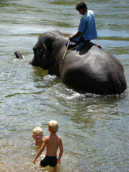 Thailand - Pootje baden