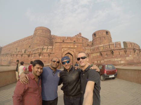 Agra - Agra fort met lokale mensen