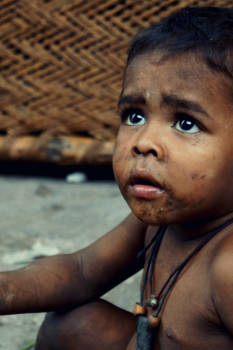 Varanasi - Smekend om een snoepje - Zwerfbaby