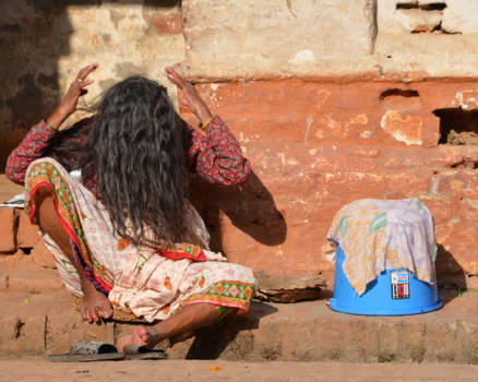 Bhaktapur - haar wassen op straat
