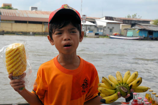 Mekongdelta - wil iemand een stuk fruit van mij kopen?