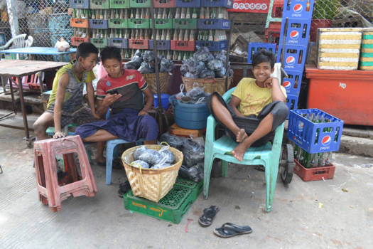 Yangon - Geen geld, wél een smartphone