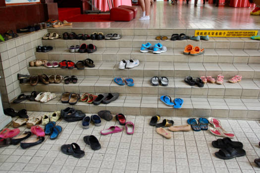 Kuala Lumpur - Schoenen uit in de Thean Hou Tempel