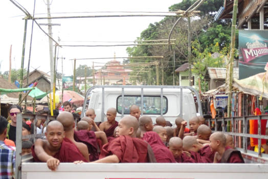 Inle Lake - Monks on their way to the marketplace