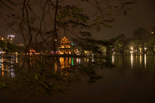 Vietnam - Hanoi, avonduren bij het meer in de stad,