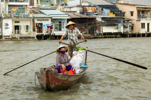 Vietnam - Handel drijven vanuit je bootje, onderweg naar de drijvende markten in de Mekong delta,