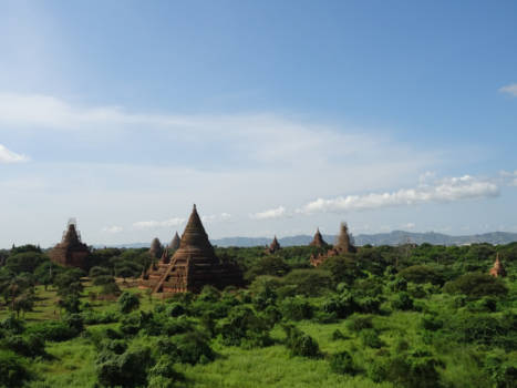 Bagan - Uitzicht over de tempels