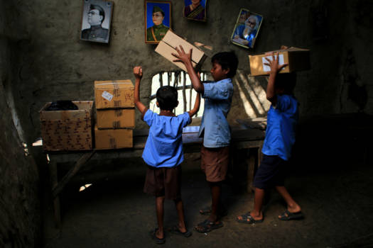 Calcutta (Kolkata) - Vele (kleine) handen maken licht werk