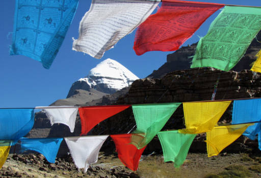 Mount Kailash - Mount Kailash achter gebedsvlaggetjes