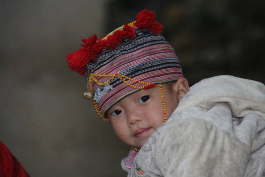 Vietnam - Kindje uit de buurt van Sa Pa ( noord Vietnam) van het bergvolk Red Dhao