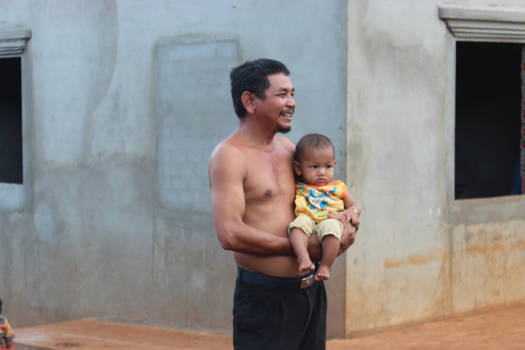 Mondulkiri - All smiles with family