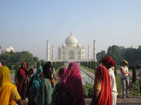 Taj Mahal - Kleurrijke Indiase vrouwen bij de Taj Mahal
