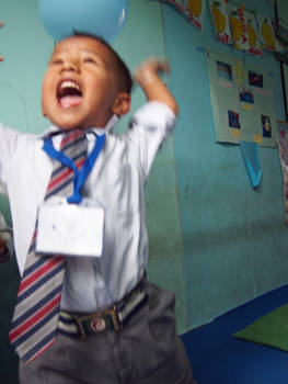 Nepal - Spelend schooljongetje