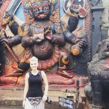 Nepal - Een godin die voor gelukt zorgt! Gekleurd met verschillende kleurtjes.