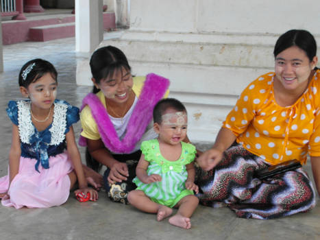 Bagan - Happy colours of Bagan