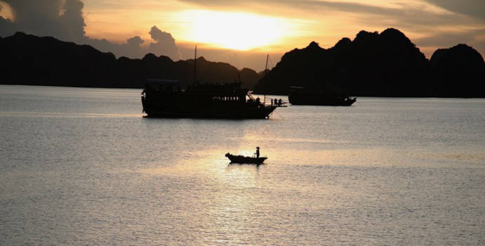 Halong Bay - Sunset over Halong bay