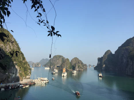 Halong Bay - Vanuit suprising cave