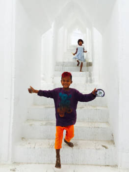 Myanmar - Curious eyes spot the giant blonde foreigner!