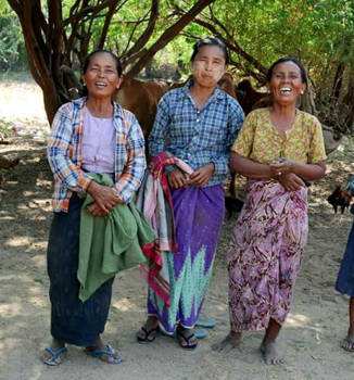 Myanmar - Hoe blij kan je zijn na het krijgen van een lipstick!