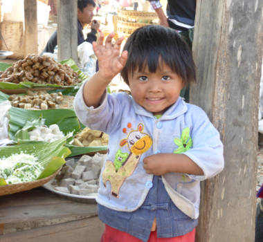 Myanmar - Zo blij om een toerist te zien. Op marktjes in dorpje in Shan-staat/Inle Lake