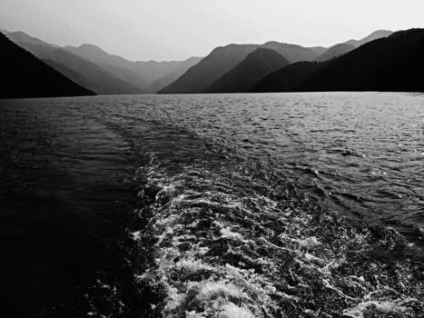 Hangzhou en West Lake - Mountains and shadows