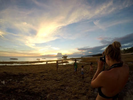 Filipijnen - Filipijnse meisjes en beeldschone zonsondergang