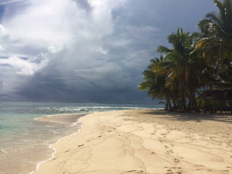 Sri Lanka - Storm in coming, Guyam Island