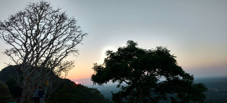 Sri Lanka - Wow, zonsondergang vanaf pagode Anuradhapura