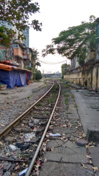 Vietnam - Treinspoor tussen de huizen