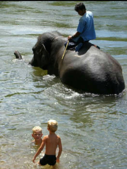 Thailand - Pootje baden