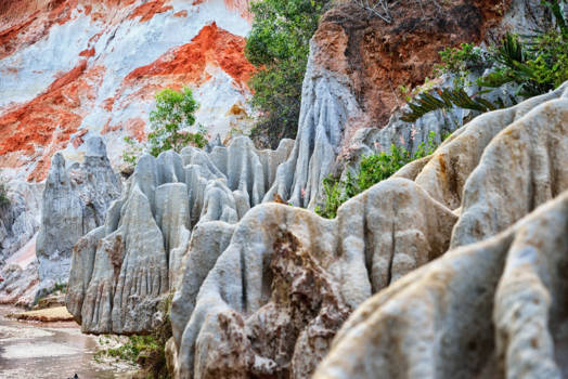 Mui Ne - Grillige rotsen bij the fairy river.