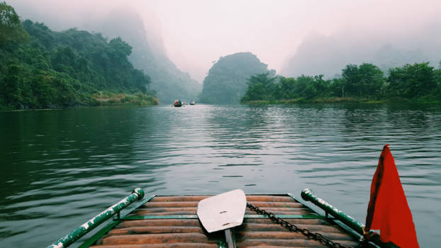 Ninh Binh - Roeiend door Ninh Binh, Vietnam
