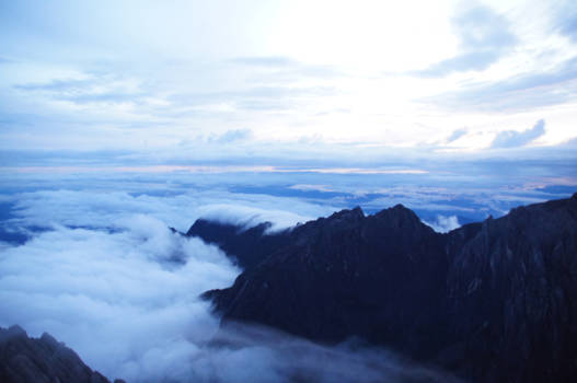 Mount Kinabalu beklimmen - Sunrise na een tocht door weer en wind, eindelijk boven met betoverend uitzicht